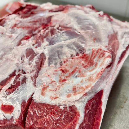 SPALLA DI MAIALE CON OSSO E COTENNA (7,29€/KG)